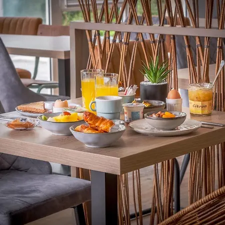 The Originals City, Angers Sud, Le Village 49 Hotel 3*