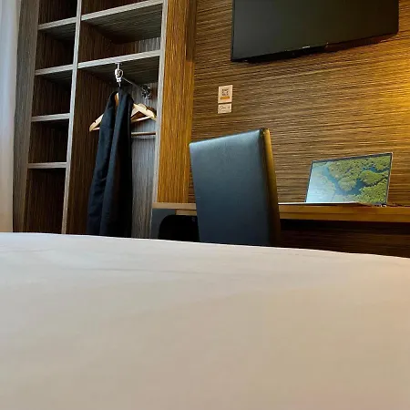 The Originals City, Angers Sud, Le Village 49 Hotel