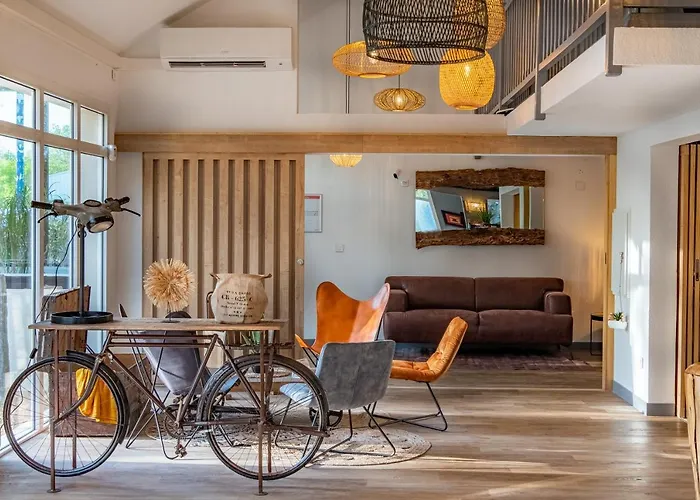 Hotel The Originals City, Angers Sud, Le Village 49 Les Ponts-de-Cé