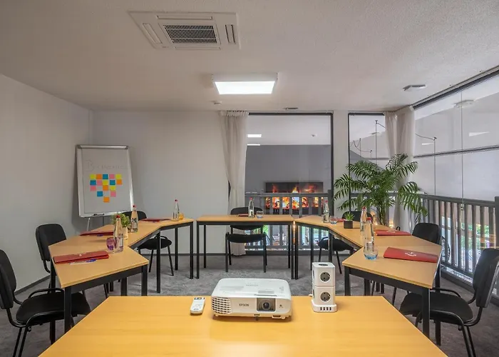 Hotel The Originals City, Angers Sud, Le Village 49 Les Ponts-de-Cé