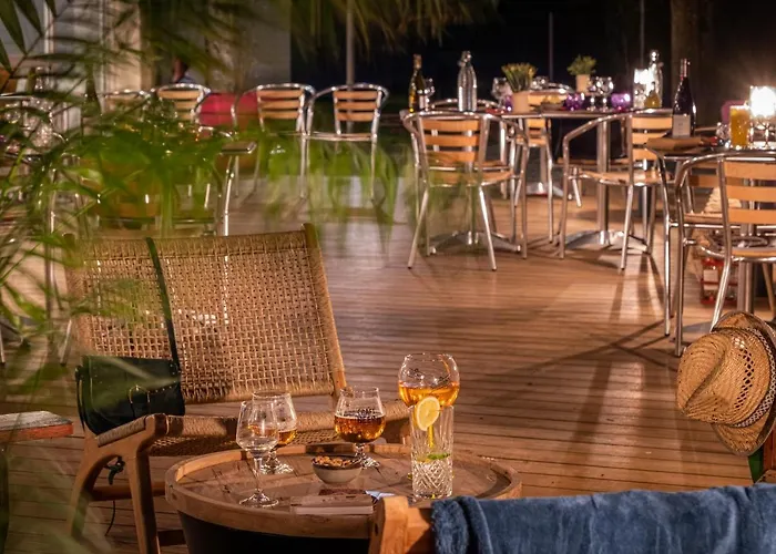 Hotel The Originals City, Angers Sud, Le Village 49 Les Ponts-de-Cé