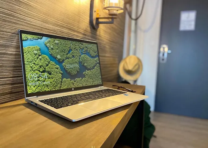 Hotel The Originals City, Angers Sud, Le Village 49 Les Ponts-de-Cé