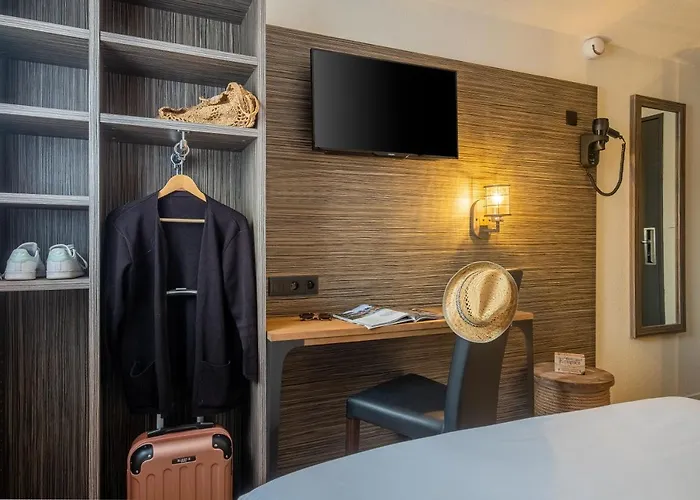 Hotel The Originals City, Angers Sud, Le Village 49 Les Ponts-de-Cé