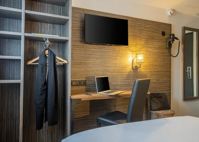 Hotel The Originals City, Angers Sud, Le Village 49 Les Ponts-de-Cé