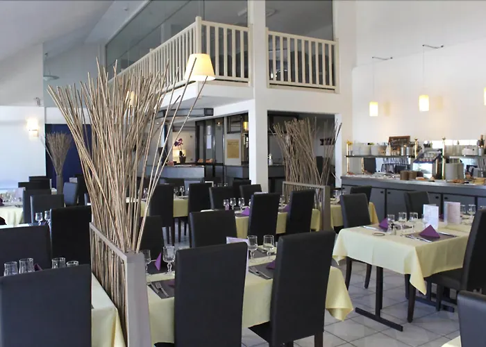 Hotel The Originals City, Angers Sud, Le Village 49 Les Ponts-de-Cé