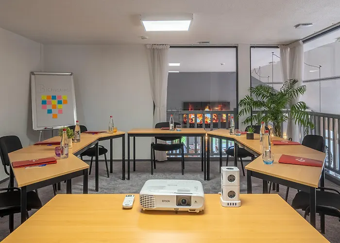 The Originals City, Angers Sud, Le Village 49 Hotel 3*